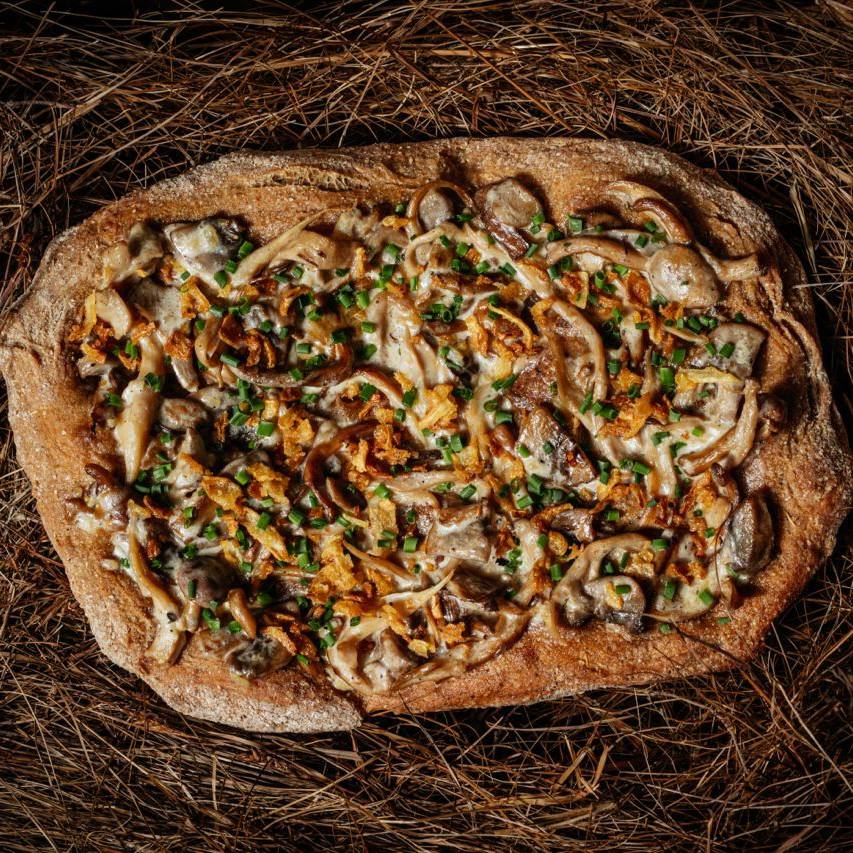 Лепешка с северными грибами и сметаной