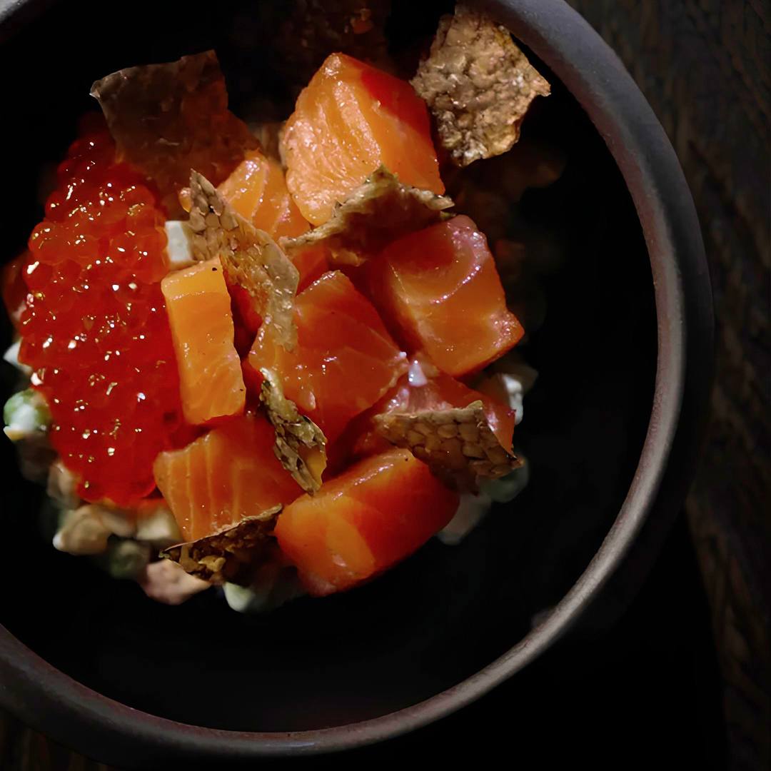 Оливье с чавычей и красной икрой